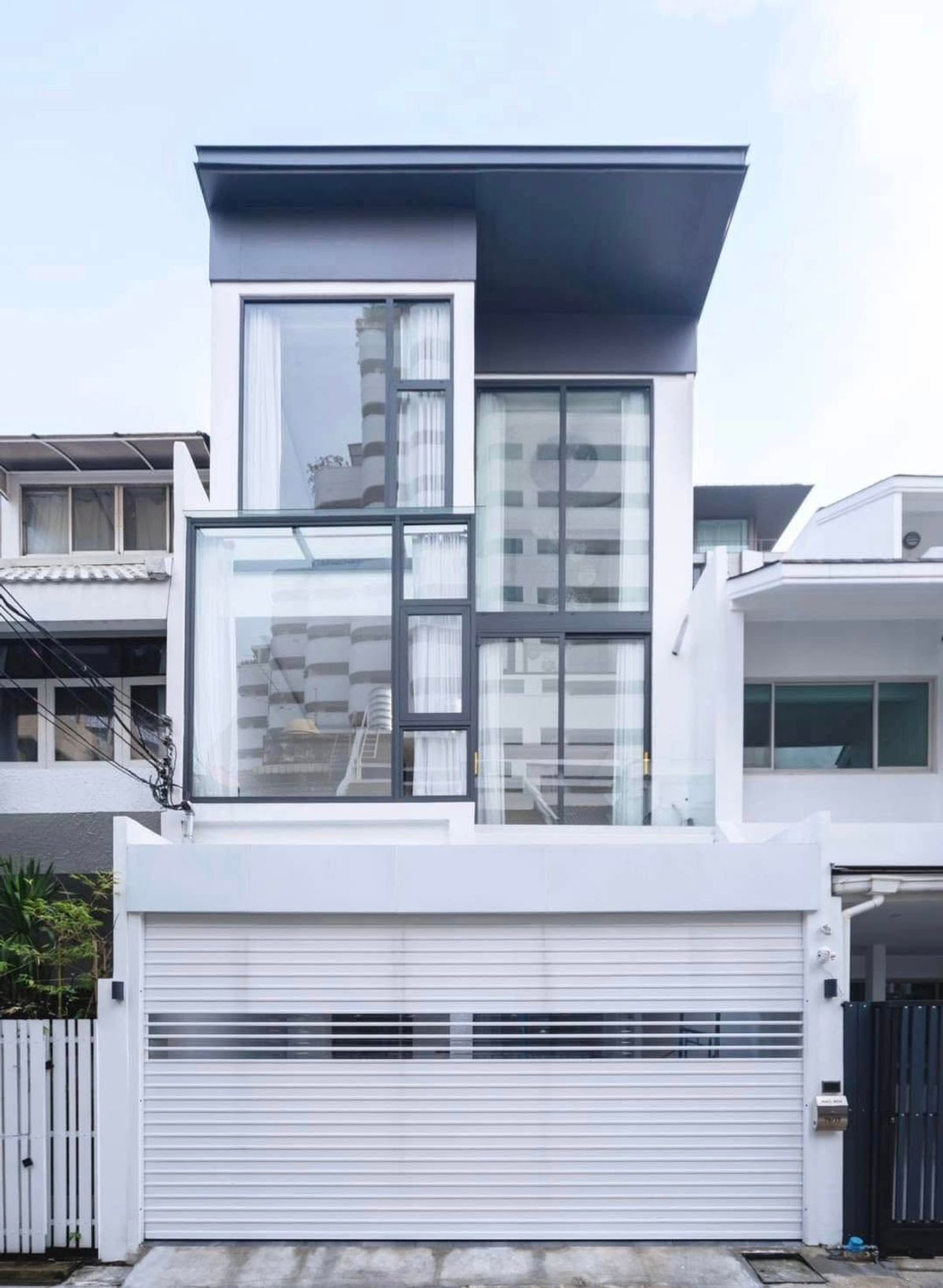 Townhome 3, 4th floor, bedroom in the heart of Sukhumvit 15, the potential location, the price is the best value