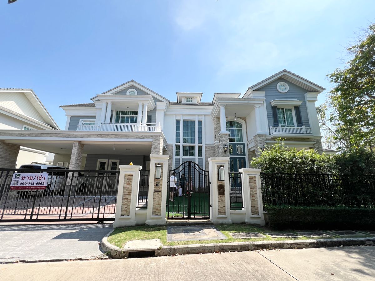 Selling/renting a 2 -story luxury house, Narasiri Bangna 161.5 sq. 4 bedrooms, 5 bathrooms, 1 housekeeper, corner house.