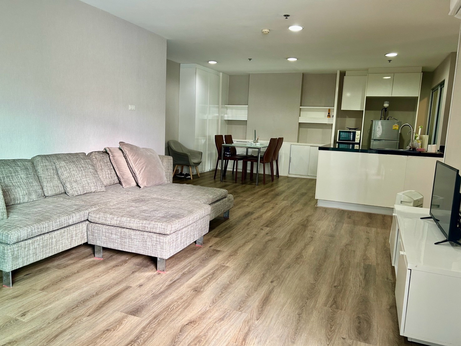 Belle Grand Rama 9 Condo for sale for living and investing in 2 bedrooms, 1 water.