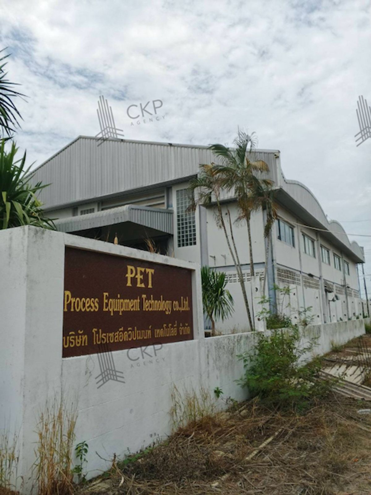 Warehouse near the road 3376 has a 9 mezzanine office, plus 1 detached house.