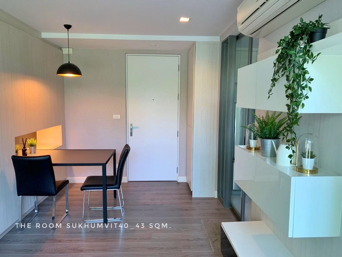 ขายห้องคอนโดพร้อมผู้เช่า The Room สุขุมวิท40 วิวทิศเหนือ ห้องไม่ร้อน 1 ห้องนอน ตกแต่งพร้อมลงทุน ขายห้องคอนโดพร้อมผู้เช่า The Room สุขุมวิท40 วิวทิศเหนือ ห้องไม่ร้อน 1 ห้องนอน ตกแต่งพร้อมลงทุน