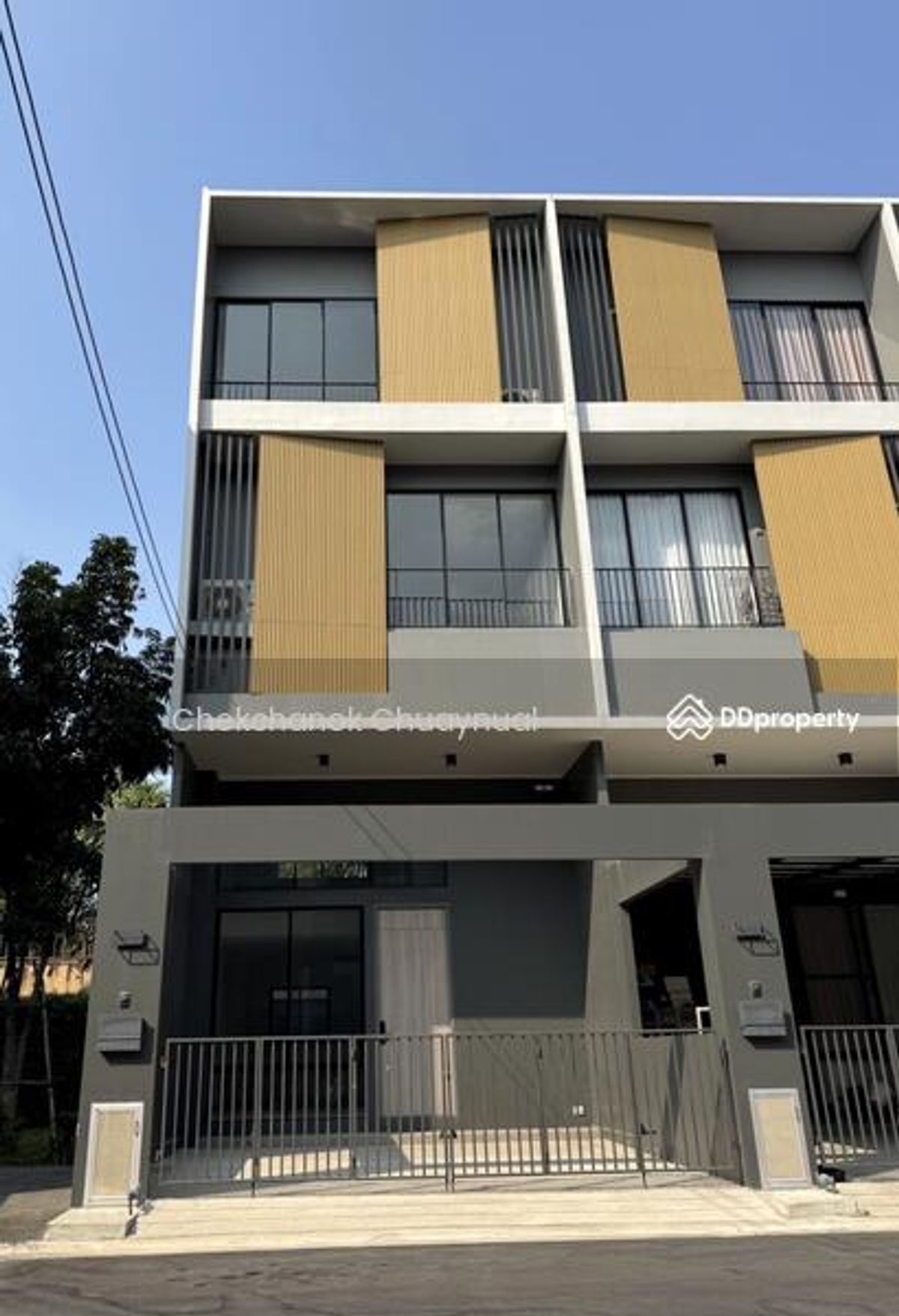 ขายทาวน์โฮมหรู 3.5ชั้น4นอน 4น้ำ 2จอด ติด รร.นานาชาติเด่นหล้า เพียง 5.9MB
