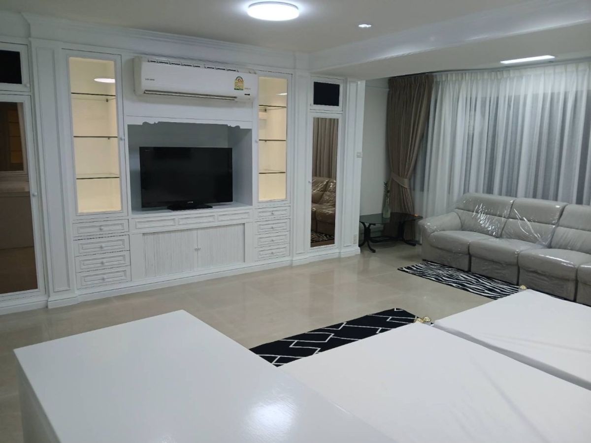 ให้เช่า Townhouse 4 ชั้น ติด Makro สาทร 20 ตร.วา 4นอน 4น้ำ 45,000 บาทต่อเดือน