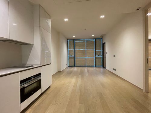 [HIGH FLOOR / RARE VIEW] The Strand Thonglor – ชั้น 24 วิวเมืองสุดสายตา | 1 นอน 56 ตร.ม. หรูหราเหนือระดับ เพียง 30 ม. จาก BTS" สัมผัสประสบการณ์การอยู่อาศัยที่สูงที่สุดและเป็นส่วนตัวที่สุด ใจกลางทองหล่อ" 