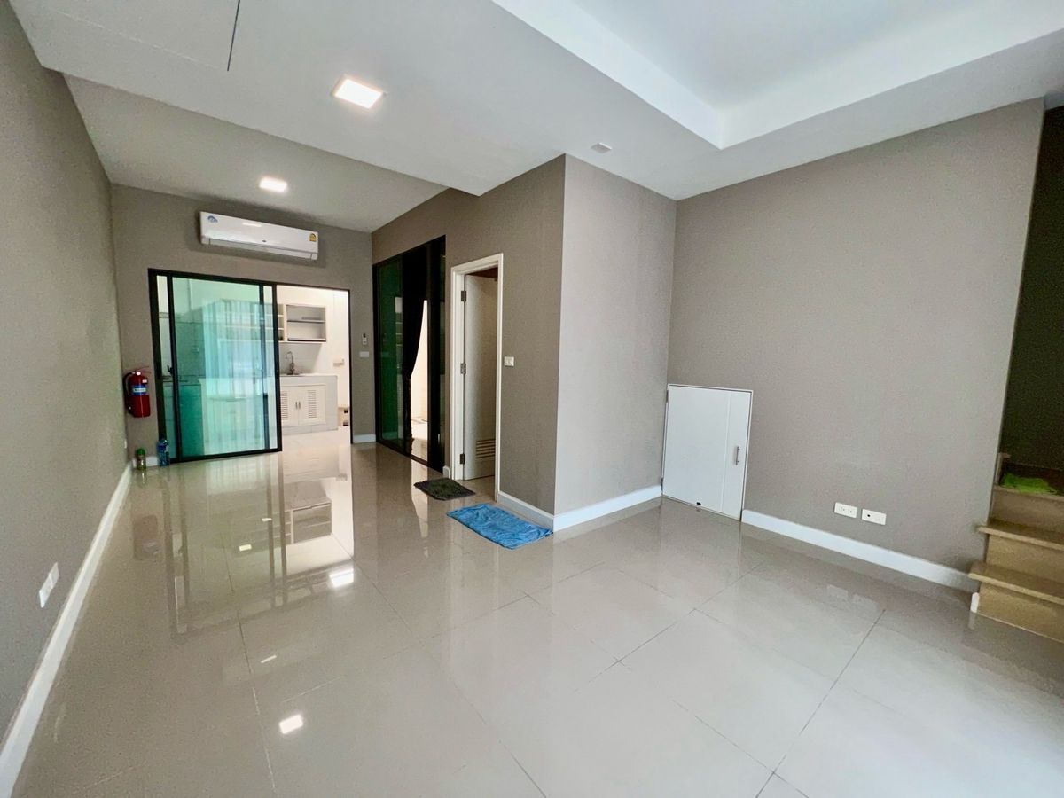 ขายบ้าน พาทิโอ ลาดกระบัง-มอเตอร์เวย์ PATIO Ladkrabang-Motorway ทาวน์โฮม 2 ชั้น ใกล้สนามบินสุวรรณภูมิ ราคาพิเศษ พื้นที่ 118 ตรม. 3 ห้องนอน บ้านสวย พร้อมอยู่ ทำเลดี ติดถนนใหญ่ ใกล้ตลาด เดินทางสะดวก ลาดกระบัง, สนามบินสุวรรณภูมิ, เลียบมอเตอร์เวย์, หัวตะเข้, ขายบ้าน พาทิโอ ลาดกระบัง-มอเตอร์เวย์ PATIO Ladkrabang-Motorway ทาวน์โฮม 2 ชั้น ใกล้สนามบินสุวรรณภูมิ ราคาพิเศษ พื้นที่ 118 ตรม. 3 ห้องนอน บ้านสวย พร้อมอยู่ ทำเลดี ติดถนนใหญ่ ใกล้ตลาด เดินทางสะดวก ลาดกระบัง, สนามบินสุวรรณภูมิ, เลียบมอเตอร์เวย์, หัวตะเข้,