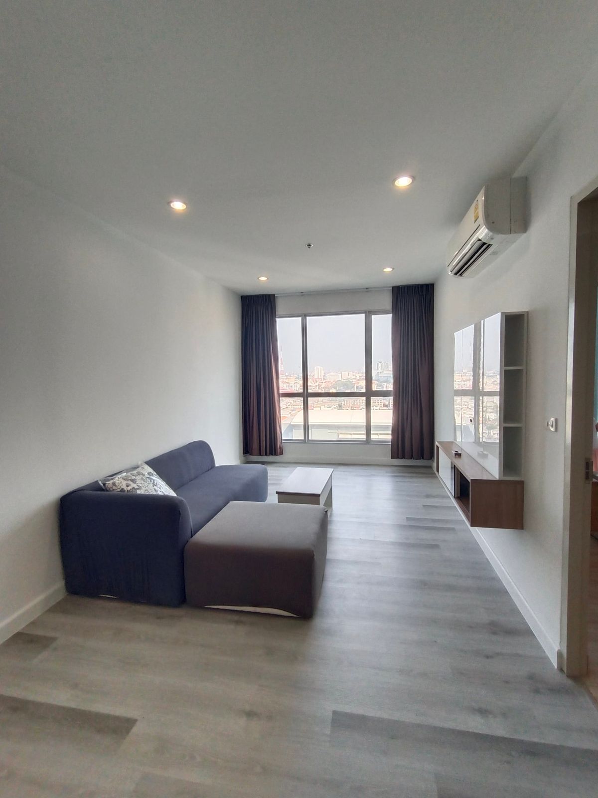 Selling The Hotel Serviced Condo 49 sqm. Selling The Hotel Serviced Condo 49 sqm.