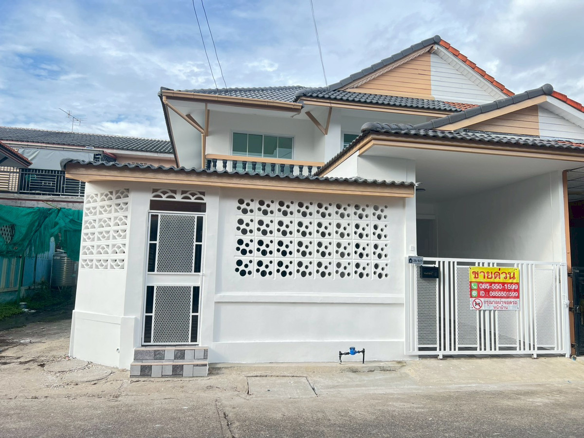 ขายทาวน์เฮ้าส์ห้องมุม 2 ชั้น พฤกษา 9 ซอย 49 รังสิต-คลอง 3 ขนาด 27.4 ตรว. มี 3 ห้องนอน 2 ห้องน้ำ รีโนเวทแล้ว ต่อเติมเต็ม ห้องครัว ที่จอดรถ  สินเชื่อฟรี  สนใจติดต่อ 085-550-1599