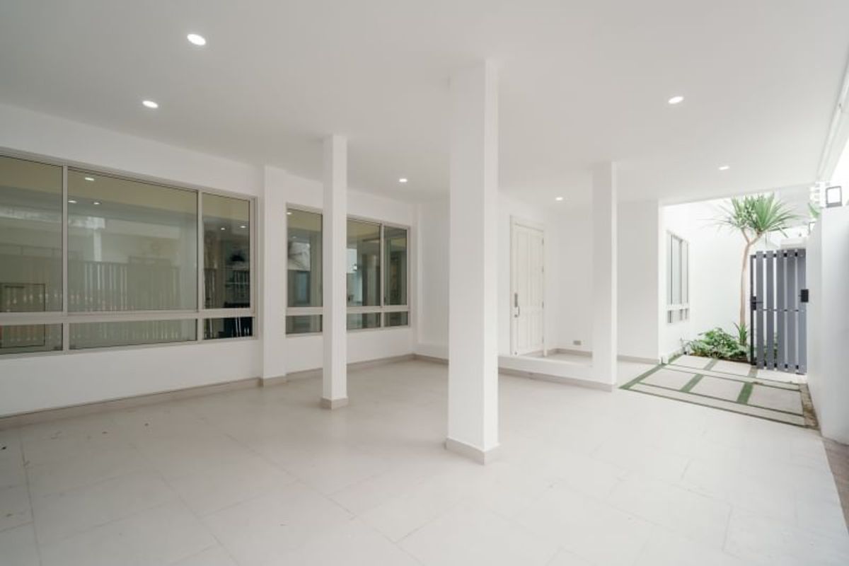 House for Sale in Sukhumvit 15 | Prime Nana–Asoke Location | Ideal for Investment or Private Residence  – รูปที่ 3