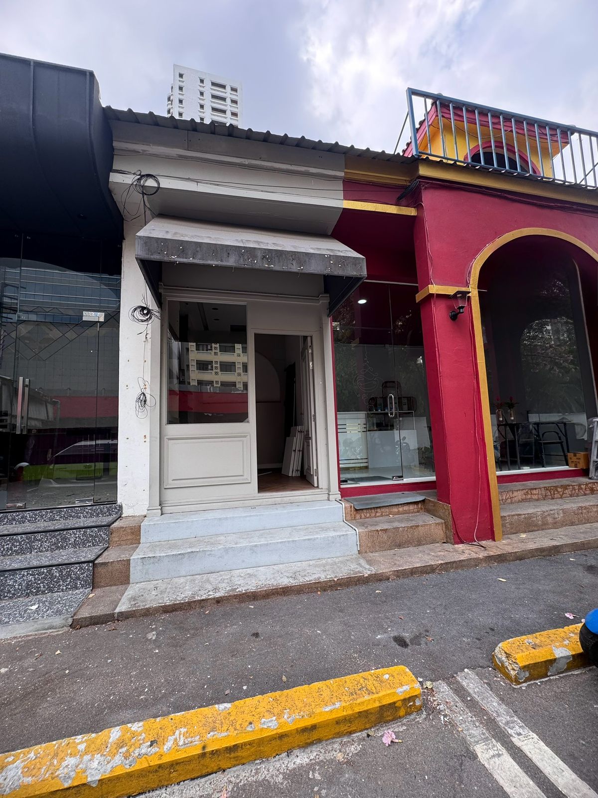 Rent a small area, Thonglor 13, suitable for flower shops or other businesses (N.1604) Rent a small area, Thonglor 13, suitable for flower shops or other businesses (N.1604)