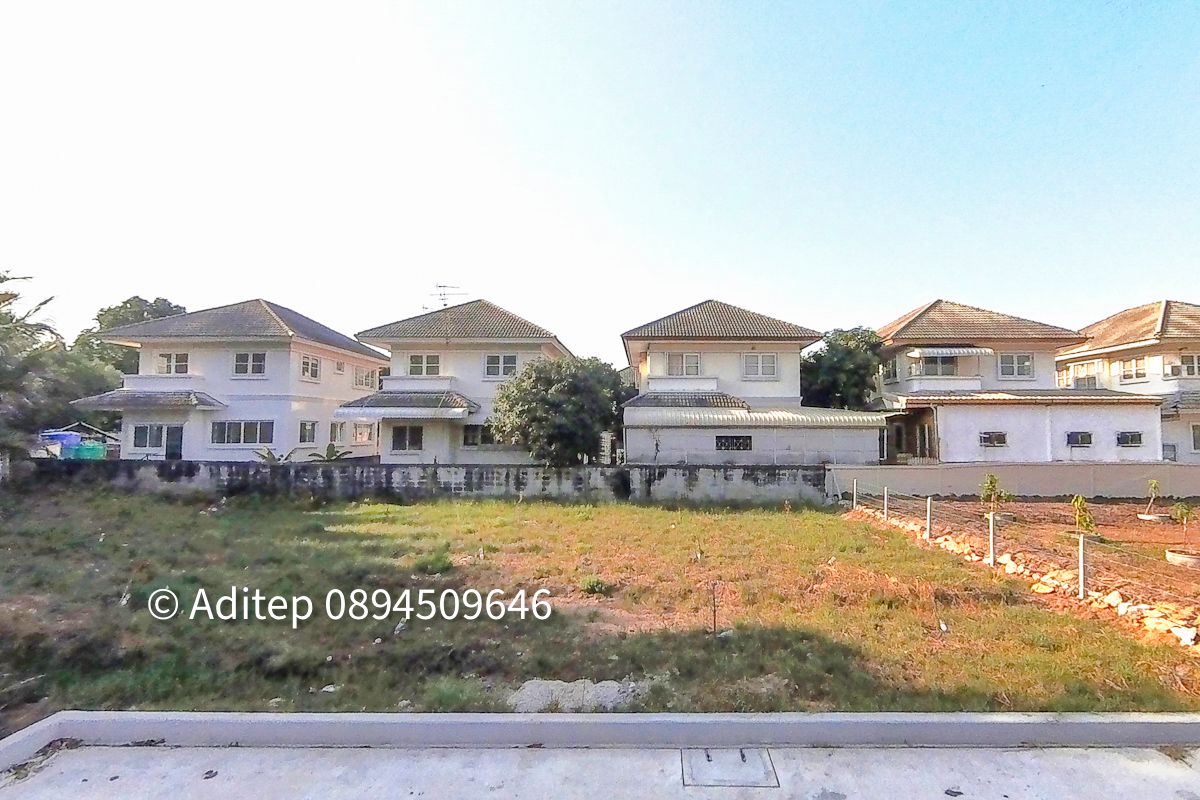 Selling lower than the assessment price! 105 sq.what land in Place and Park, Pracha Uthit 90, the land in front of the garden, near the road, is rare, suitable for building a dream house! Selling lower than the assessment price! 105 sq.what land in Place and Park, Pracha Uthit 90, the land in front of the garden, near the road, is rare, suitable for building a dream house!