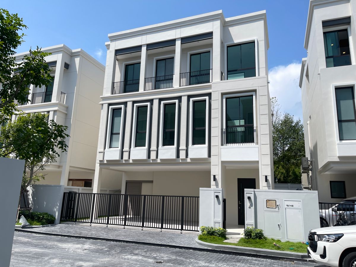 AERIE SRINAKARIN-SUANLUANG 4 bedrooms 4 bathrooms 3 parkings connect to BTS Udomsuk, MRT SuanLuang Rama9 and Seacon Square AERIE SRINAKARIN-SUANLUANG 4 bedrooms 4 bathrooms 3 parkings connect to BTS Udomsuk, MRT SuanLuang Rama9 and Seacon Square