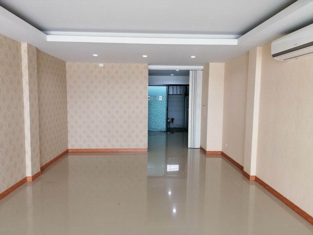 🚩H967 The cheapest selling in this area, 3-story townhome, 17 sq.w. is on Pathum Thani-Nai Road.  Opposite the Pepsi factory, new condition, good location, 4 bedrooms, 3 water, adding more and ready. – รูปที่ 3