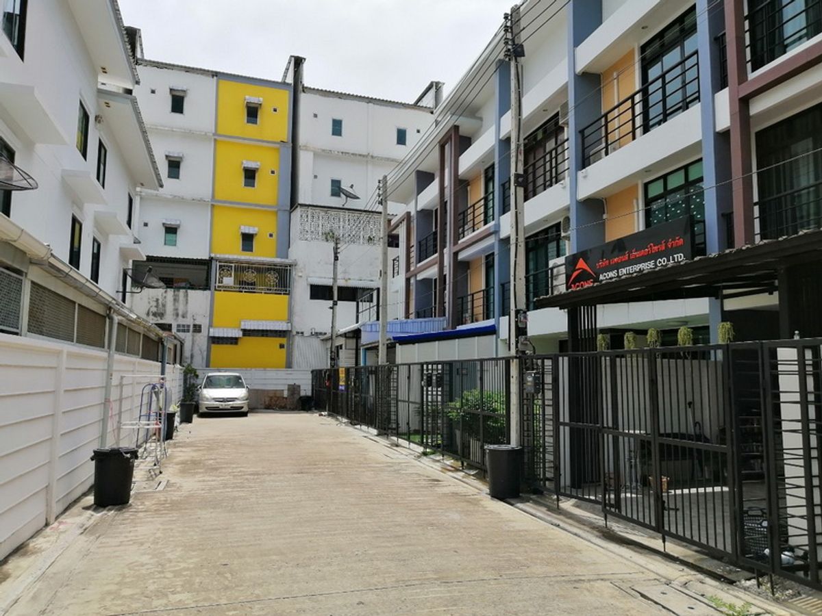 🚩H967 The cheapest selling in this area, 3-story townhome, 17 sq.w. is on Pathum Thani-Nai Road.  Opposite the Pepsi factory, new condition, good location, 4 bedrooms, 3 water, adding more and ready. – รูปที่ 2