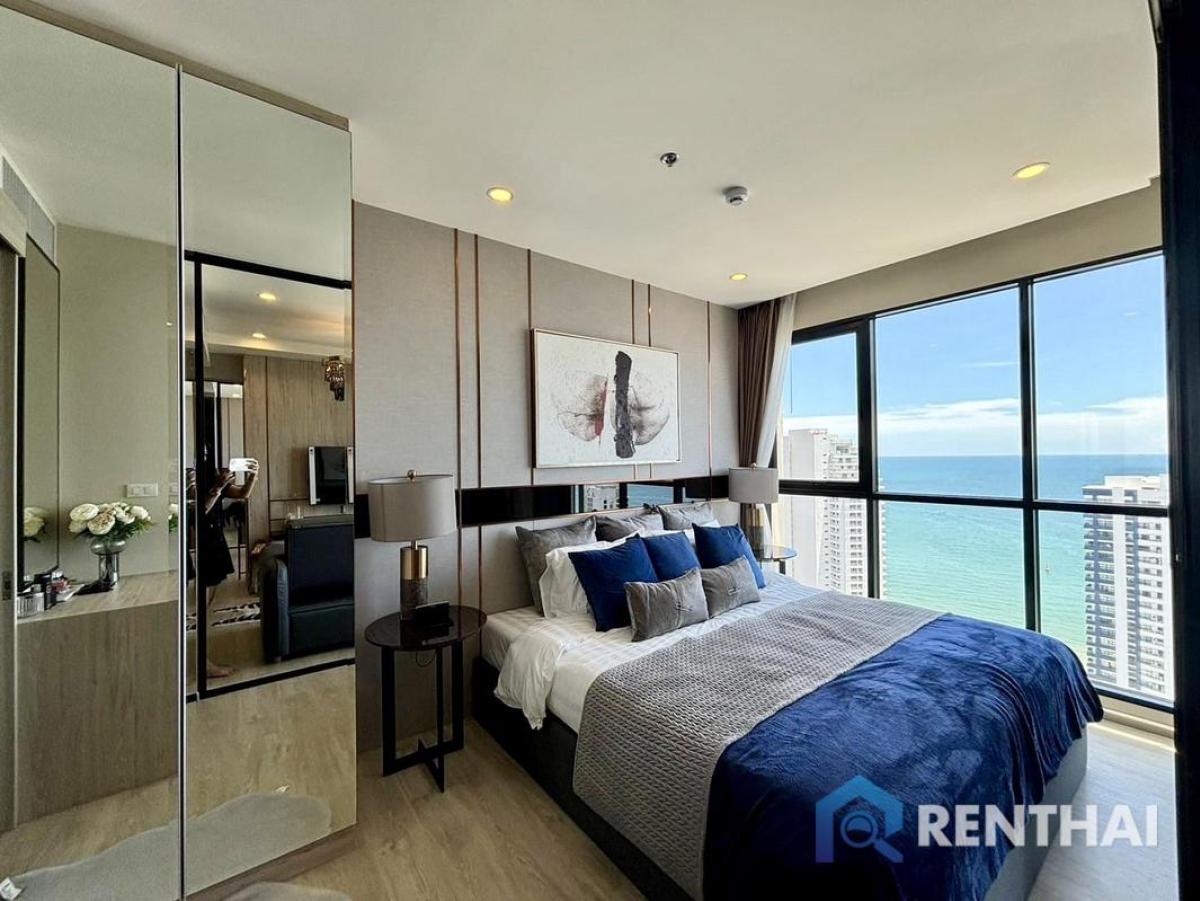 High rise condominium on Pratamnak hill, located near the beach only 250 meters. High rise condominium on Pratamnak hill, located near the beach only 250 meters.