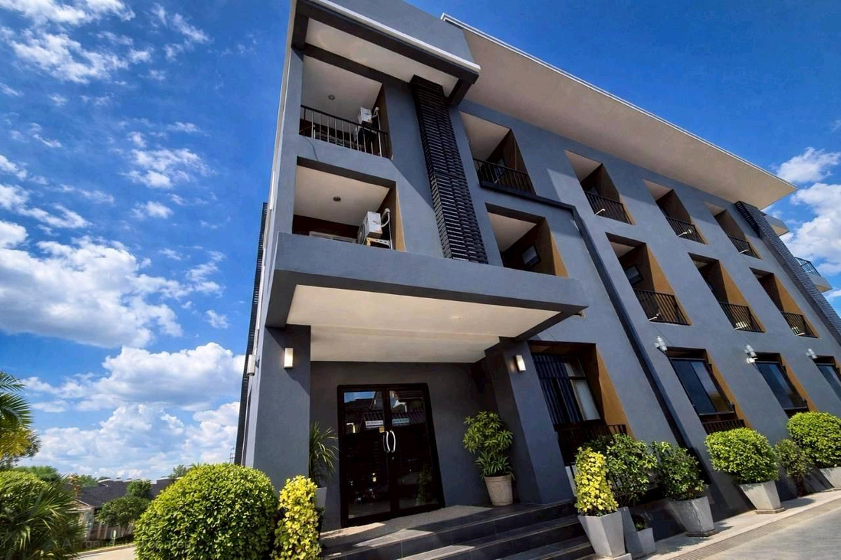 Ban Chang Rayong Apartments for sale, 3 floors, 32 rooms, 0-1-77 rai of land, with a parking lot of 93.20 sq.W. Apartments are still operating both monthly and daily. Can continue to manage .. two hundred thousand ++ per month. Location in the center of B Ban Chang Rayong Apartments for sale, 3 floors, 32 rooms, 0-1-77 rai of land, with a parking lot of 93.20 sq.W. Apartments are still operating both monthly and daily. Can continue to manage .. two hundred thousand ++ per month. Location in the center of B