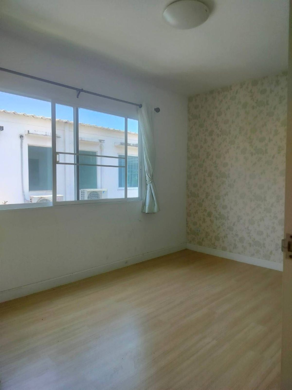 Release for sale in Pracha Uthit 90
