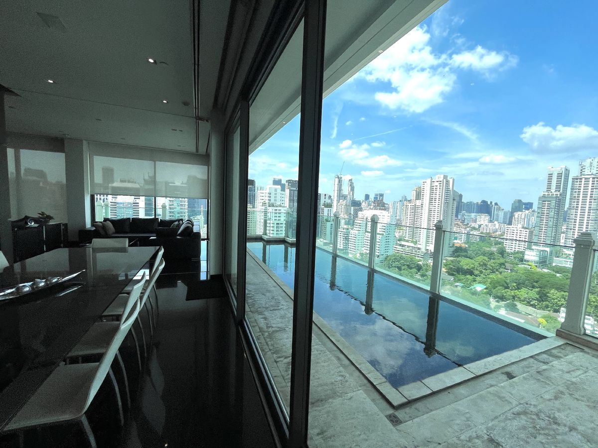 Le Raffine 39 Urgent! Unit is hard to find. There are private pools in every room. Special price, almost 10 million discount Le Raffine 39 Urgent! Unit is hard to find. There are private pools in every room. Special price, almost 10 million discount