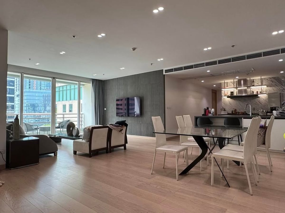 ให้เช่าคอนโด The Royal Saladaeng 2 ห้องนอน 2 ห้องน้ำ Pet-Friendly ให้เช่าคอนโด The Royal Saladaeng 2 ห้องนอน 2 ห้องน้ำ Pet-Friendly
