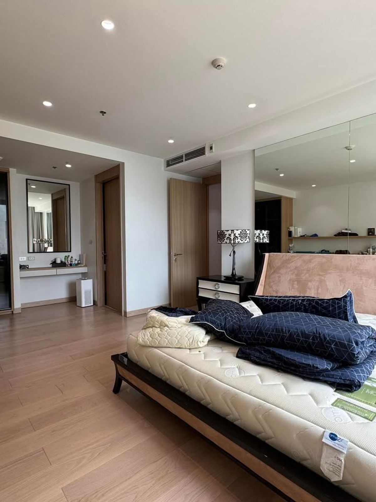 ให้เช่าคอนโด The Royal Saladaeng 2 ห้องนอน 2 ห้องน้ำ Pet-Friendly – รูปที่ 3