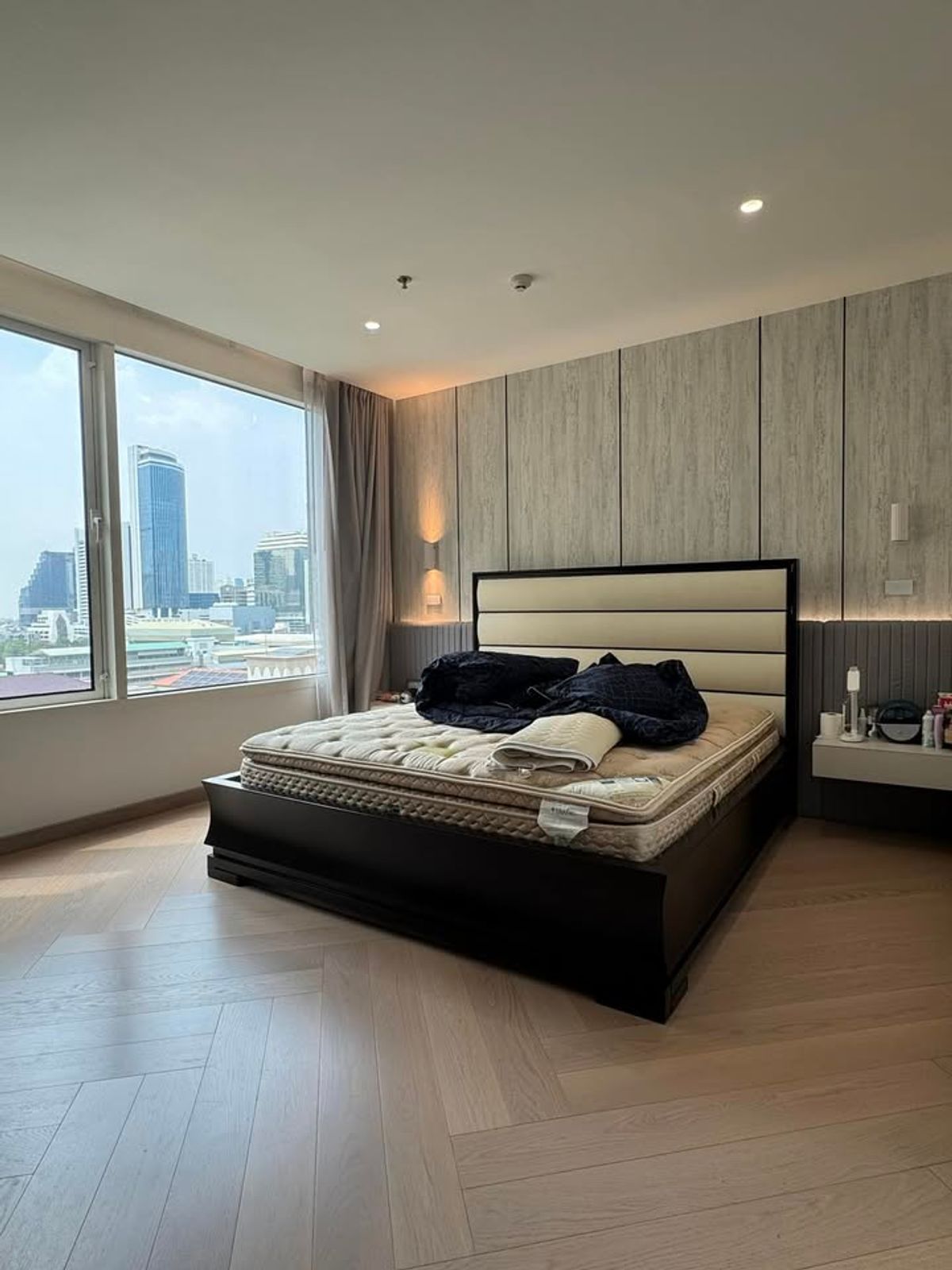 ให้เช่าคอนโด The Royal Saladaeng 2 ห้องนอน 2 ห้องน้ำ Pet-Friendly – รูปที่ 2