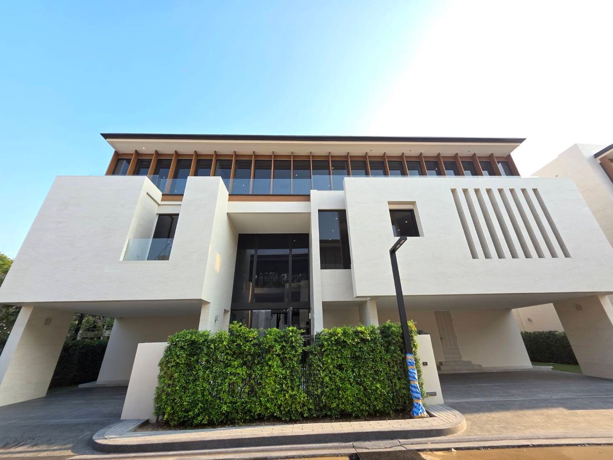 Park Heritage Pattanakarn Size L: 104.82 SQWAH 778.09 SQM. 5BED 6BATH 87,900,000 AM: 0656199198