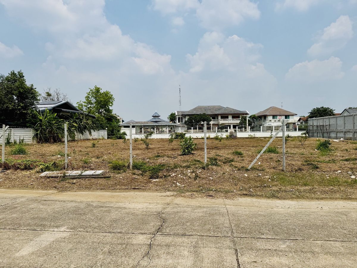 ขายที่ดินเปล่า ถมแล้ว ในหมู่บ้านเมืองเอก โครงการ 3  หน้ากว้างติดถนน  40 เมตร ขนาด 402 ตร.ว บรรยากาศดี ด้านหลังติดริมน้ำ ใกล้รถไฟฟ้าสายสีแดง เพียง 7 นาที – รูปที่ 2