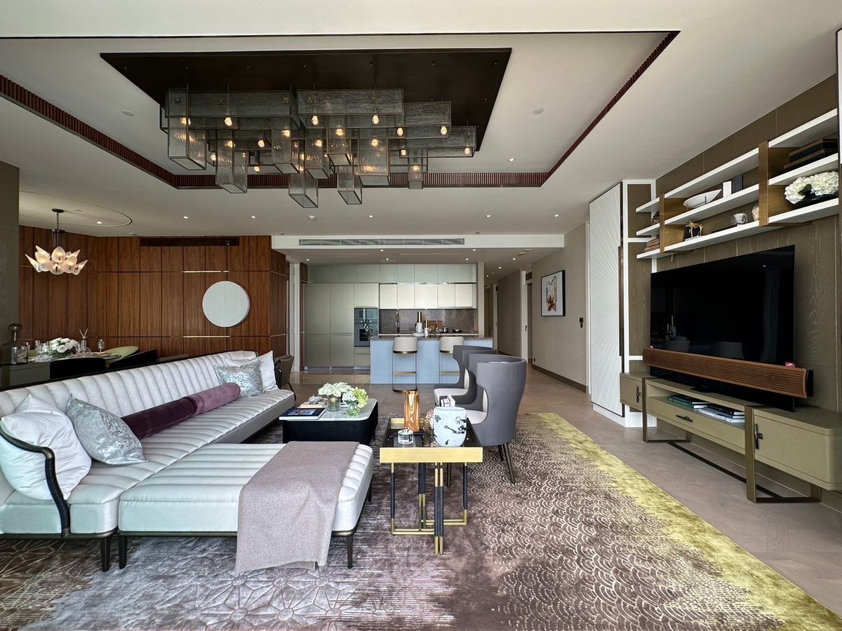 Rental Price: The Residence  At Mandarin Oriental Bangkok•3 Bedroom 4 Bathroom 2 Kitchens 1 Maid's room 3 Parking •Size : 223 S.qm• 40+ Floor 