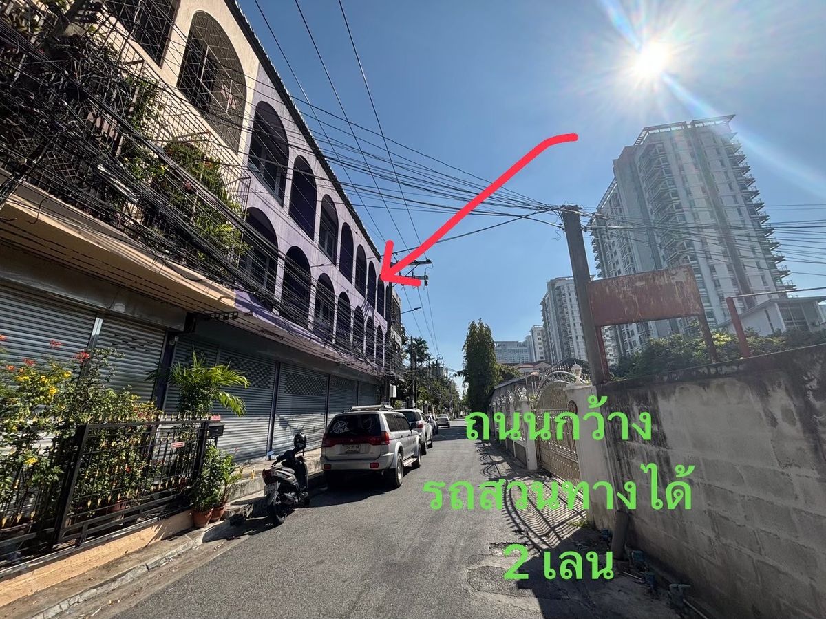 For rent, Lat Phrao 3, 4th floor, 4 booths. Can do many things The back has a parking lot. For rent, Lat Phrao 3, 4th floor, 4 booths. Can do many things The back has a parking lot.