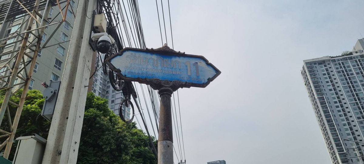 For rent 3 booths on the main road, a total living area of 600 SQM. Rental price 100,000 baht/ month For rent 3 booths on the main road, a total living area of 600 SQM. Rental price 100,000 baht/ month