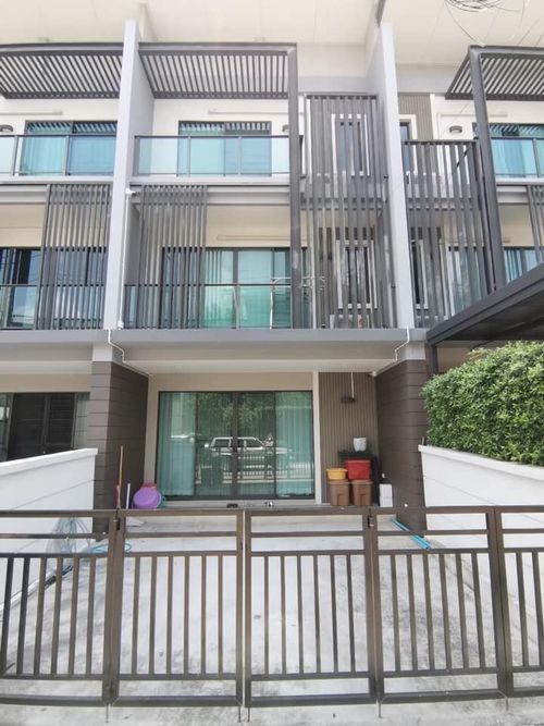 3 -story townhome for sale, Avenue Mirch Rattanathibet, Town Avenue Merge Rattanathibet, an area of ​​29 square meters, usable area 170 square meters, 3 bedrooms, 3 bathrooms, 1 living room.