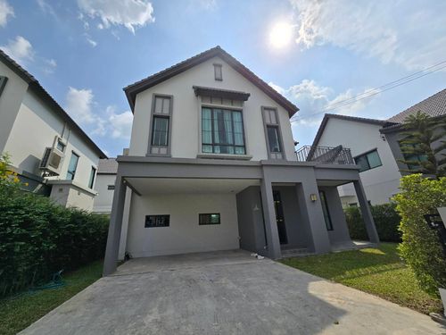 ขายบ้านเดี่ยว 2 ชั้น สราญสิริ รามคำแหง Sanransiri Ramkhamhaeng บ้านสไตล์ Modern Farmhouse แปลงหน้าสวนของโครงการ ที่ตั้ง ถนนเคหะร่มเกล้า คลองสองต้นนุ่น แขวงคลองสองต้นนุ่น เขตลาดกระบัง กรุงเทพฯ 10520 แบบบ้าน ASTER (ขนาดกลางของโครงการ) เนื้อที่ 56.6 ตร.ว.