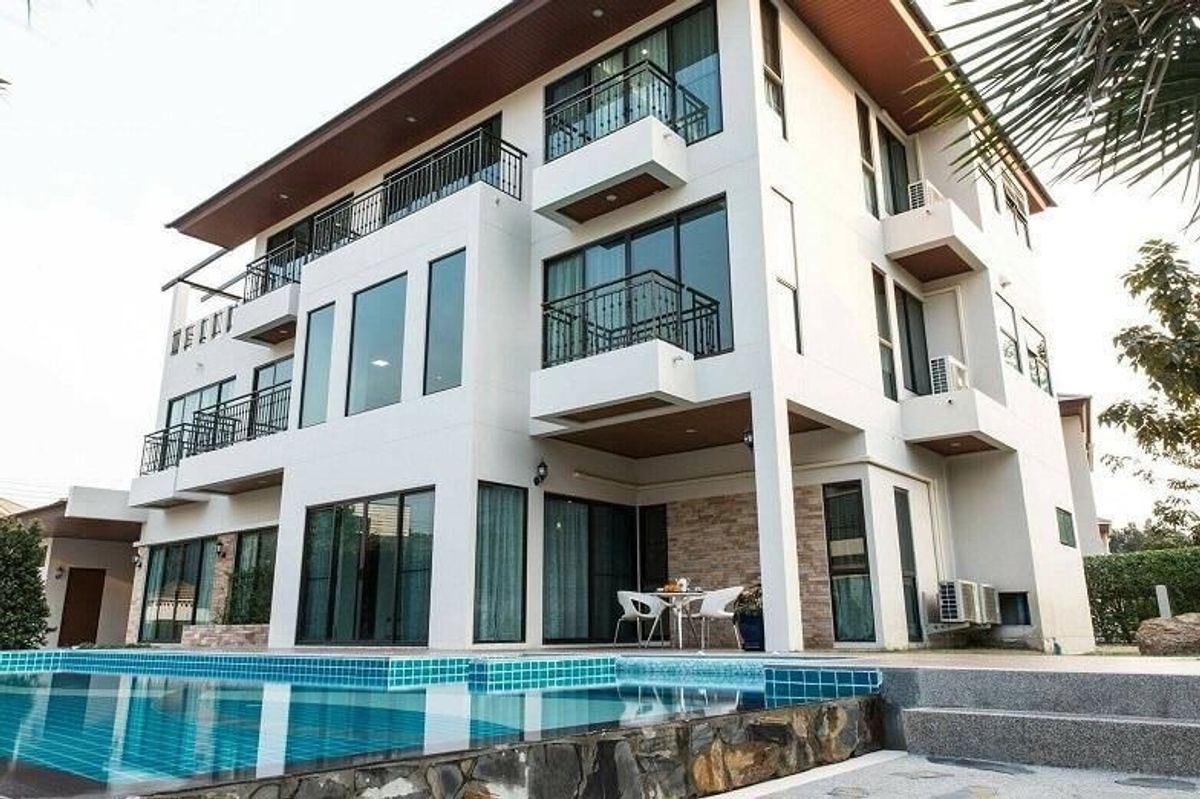 ให้เช่า Pool Villa Perfect masterpiece พระราม9 ติด Stamford University 6 ห้องนอน Fully furnished
