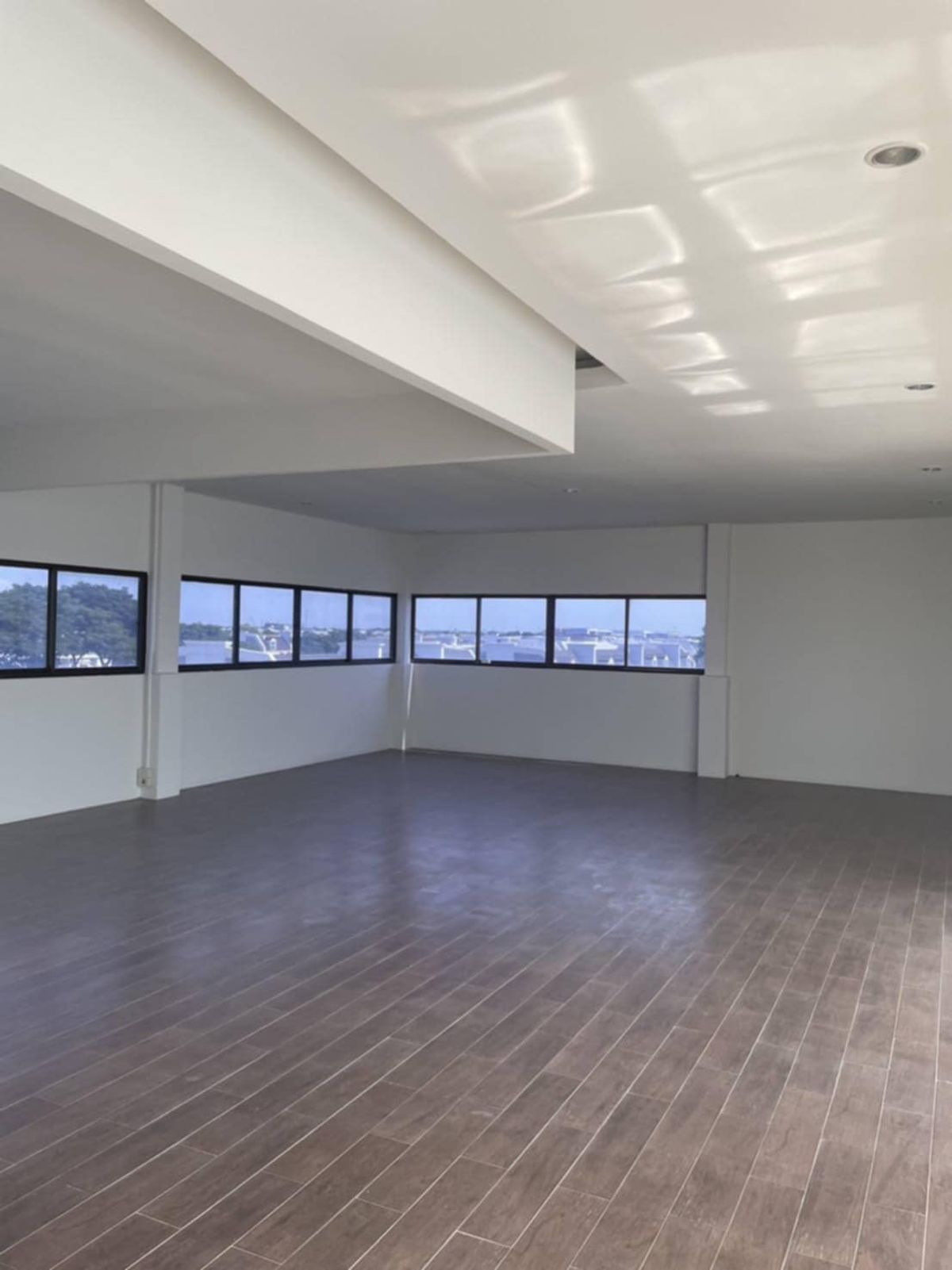 For rent, Krungthep Kreetha, near the electric train and Suvarnabhumi Airport, area of ​​1 rai 3 ngan, living space 2500 sq.m., parking 30 cars – รูปที่ 4