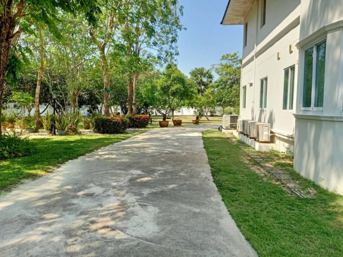 ขาย บ้านเดี่ยวหลังใหญ่ ถนนเพชรเกษม ชะอำ จ.เพชรบุรี ( ใกล้ทะเลเพียง 200 เมตร ) เนื้อที่ 2 ไร่ 3 งาน พื้นที่ใช้สอย 660 ตร.ม. 5 ห้องนอน 4 ห้องน้ำ – รูปที่ 2