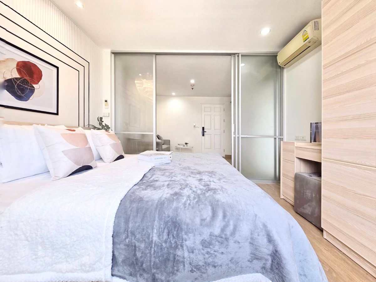 Anyone looking for a condo in the heart of a city that is not just "can live" but must "anyway". Do not miss this room! 👉u Delight @ Huay Kwang Station