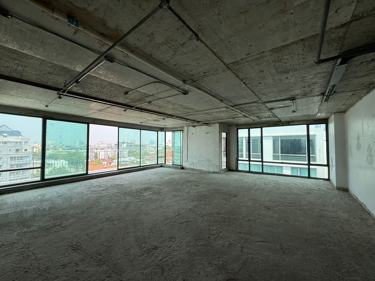 ✅ห้องใหญ่ที่สุด
คอนโด ย่านอารีย์  ชั้นบนสุด วิวไม่บล็อค BARE-SHELL /206.34 sqm. Prom Phaholyothin  – รูปที่ 2
