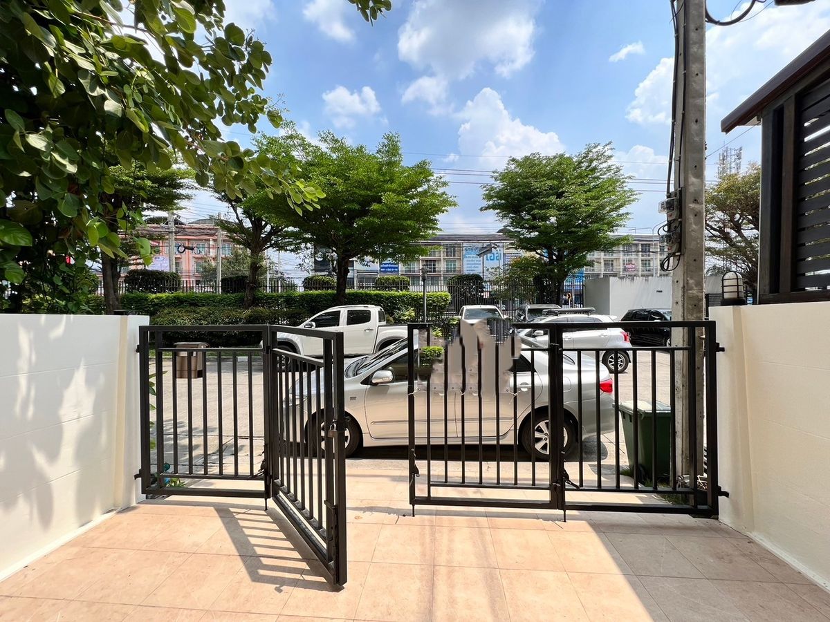 Townhome can register company with 3 bedrooms, 3 bathrooms, 4 air conditioners. The room is in front of the project Townhome can register company with 3 bedrooms, 3 bathrooms, 4 air conditioners. The room is in front of the project