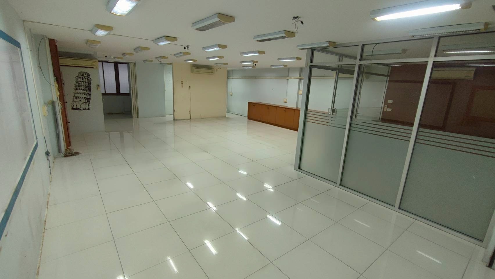 Silom Plaza room for rent special price 25,000 THB