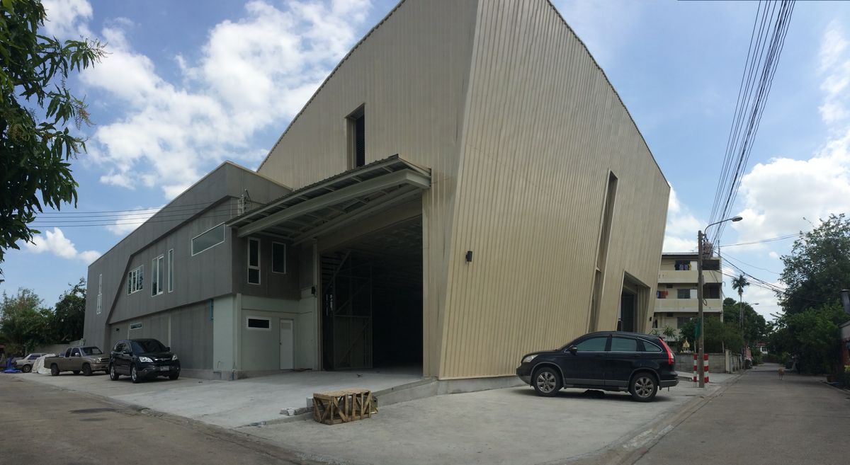 Rent warehouses in the area of 1,000 sqm. Soi Ngamwongwan 19, convenient to travel near Pantip Ngamwongwan. Rent warehouses in the area of 1,000 sqm. Soi Ngamwongwan 19, convenient to travel near Pantip Ngamwongwan.
