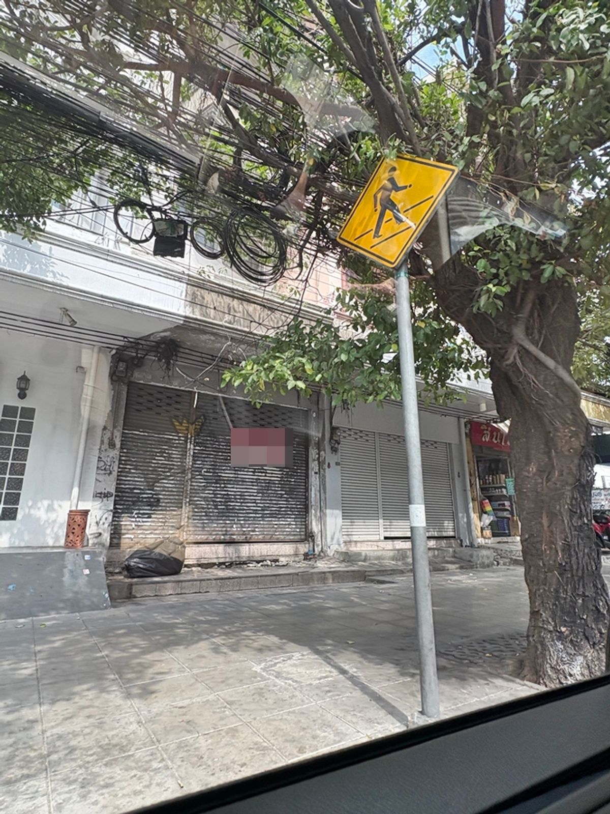 Rent a 4 -storey building, 20 Sq. Next to Pridi Phanom Yong, Sukhumvit 71. Rent a 4 -storey building, 20 Sq. Next to Pridi Phanom Yong, Sukhumvit 71.