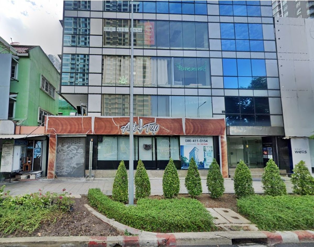 Space 60 and 280 sqm on Ground and 2nd Floor near Sathorn Junction