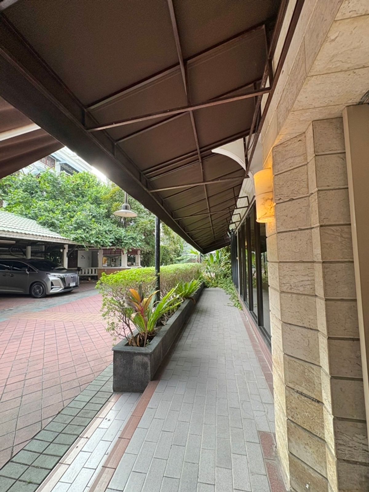 พื้นที่ให้เช่า 320 ตรม. ซอยต้นสน – รูปที่ 3