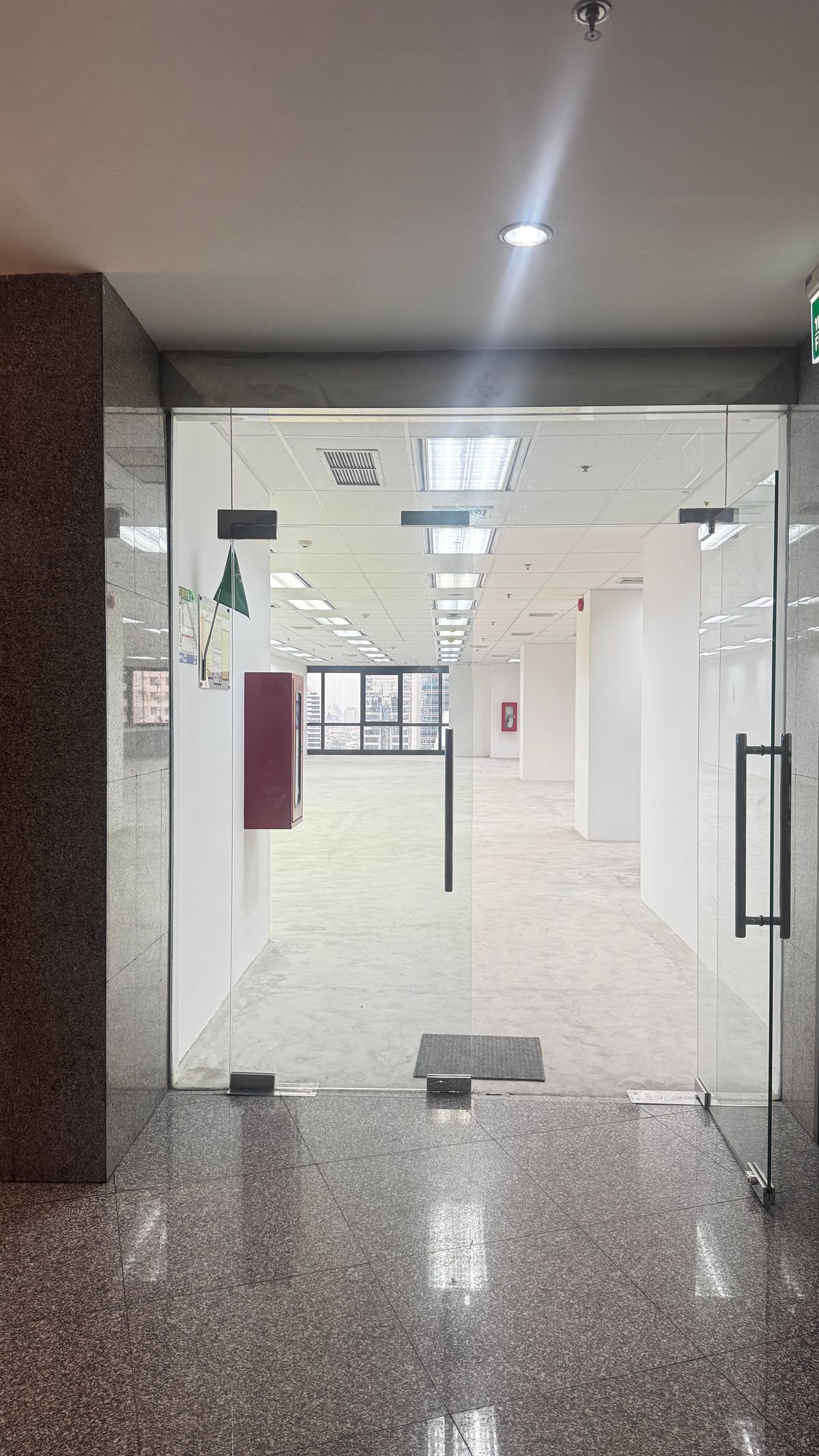 🚀 Office with booking! Next to BTS Chong Nonsi 🏙️ 🚀 Office with booking! Next to BTS Chong Nonsi 🏙️
