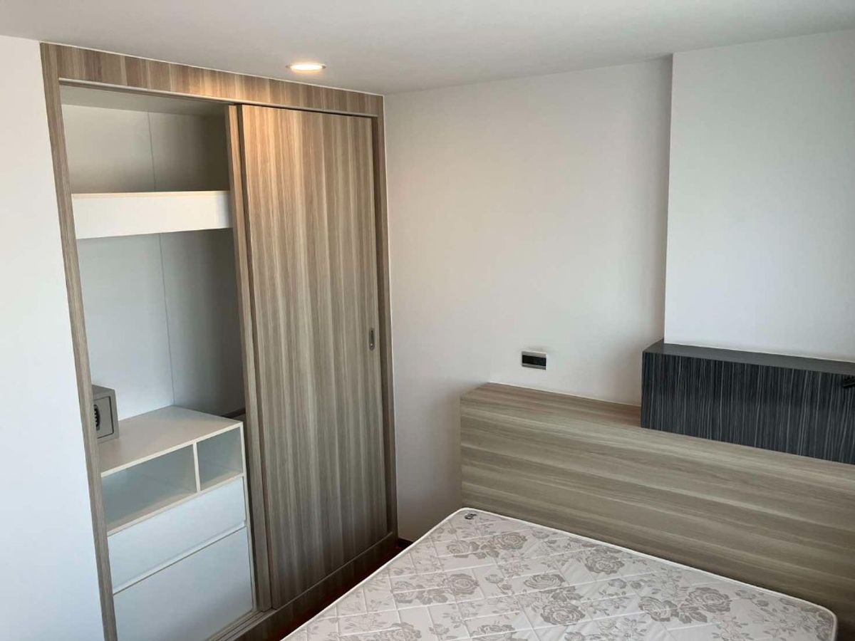 The sea view room, Socis Sisa Sriracha, 1 hand, has never been in 37.39 sqm. Selling price of 2.89 million. All free. All expenses.