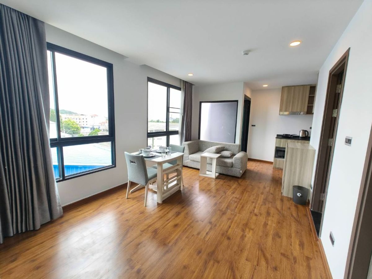 Stage Ressenz Sriracha, 1st hand, 1 bedroom, large, complete, free furniture, starting 79,000/sqm