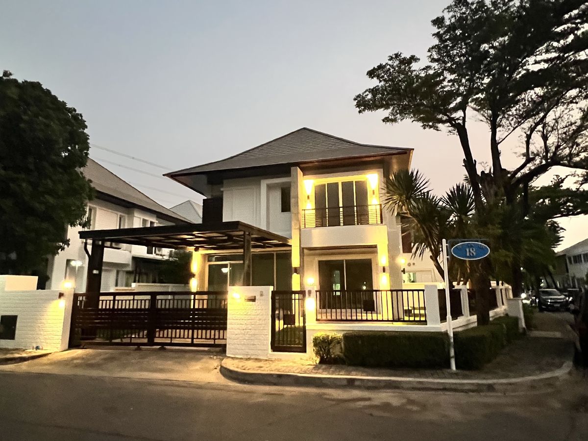 Beautiful, private house for rent, good environment, front of the house faces north, good feng shui, Baan Rom Yen. Beautiful, private house for rent, good environment, front of the house faces north, good feng shui, Baan Rom Yen.