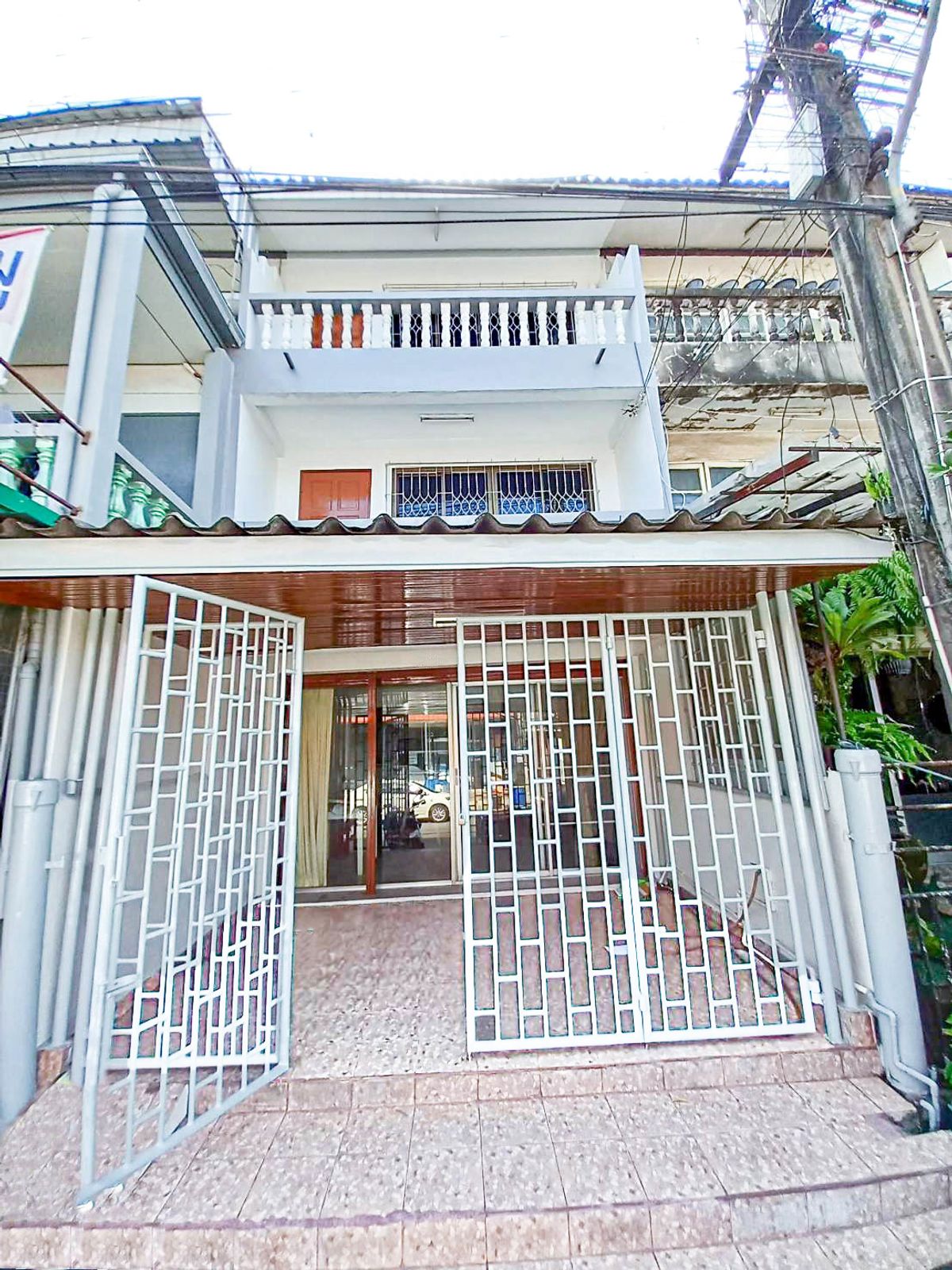 ขาย  ทาวน์เฮาส์ 3 ชั้น ม.ธนะสิน  ถนนหลัก  นวมินทร์68  ทำเลค้าขาย บึงกุ่ม ใกล้ตลาดปัฐวิกรณ์