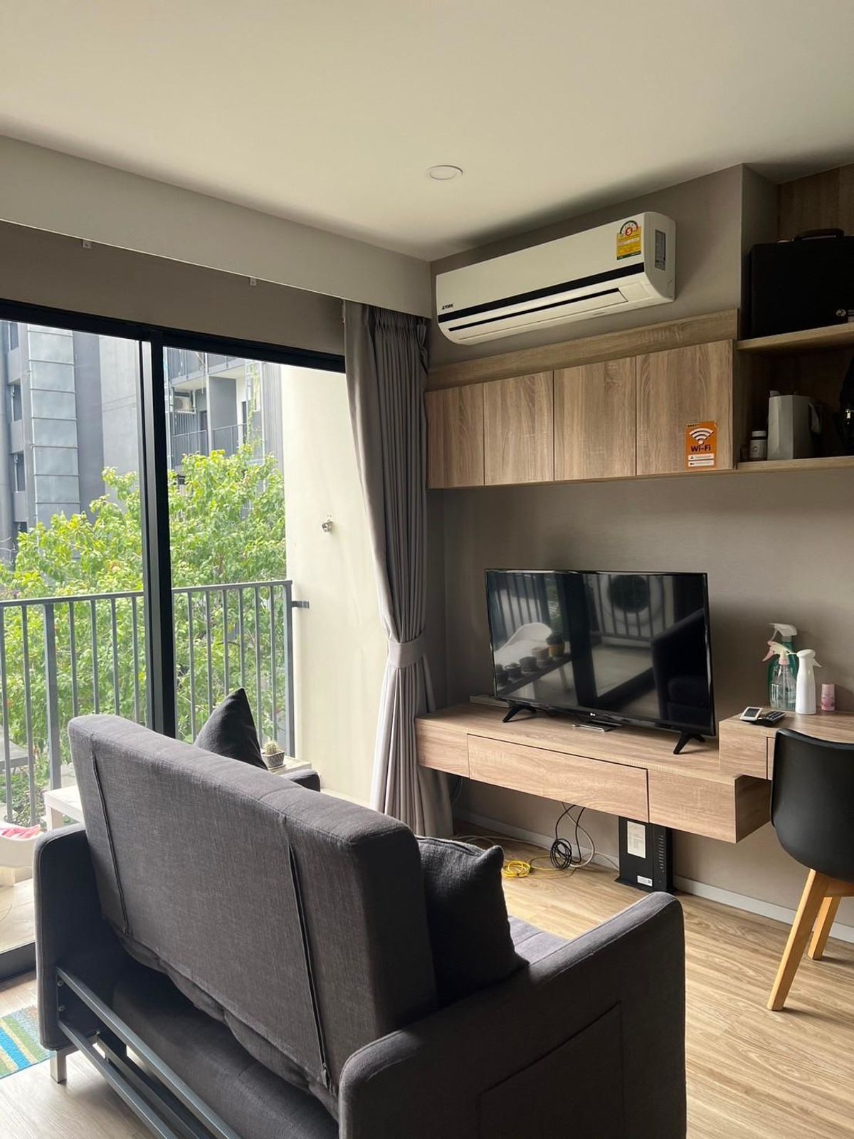 Blossom Condo Sathorn Charoenrat for Rent, Ready to Move, 1 year Contract Only Blossom Condo Sathorn Charoenrat for Rent, Ready to Move, 1 year Contract Only