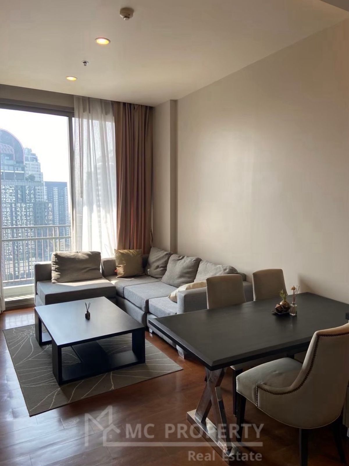 quattro 1 ห้องนอน 53sqm 20fl ++ ให้เช่าเพียง 51,000 กรุณาติดต่อ 0816878954 quattro 1 ห้องนอน 53sqm 20fl ++ ให้เช่าเพียง 51,000 กรุณาติดต่อ 0816878954
