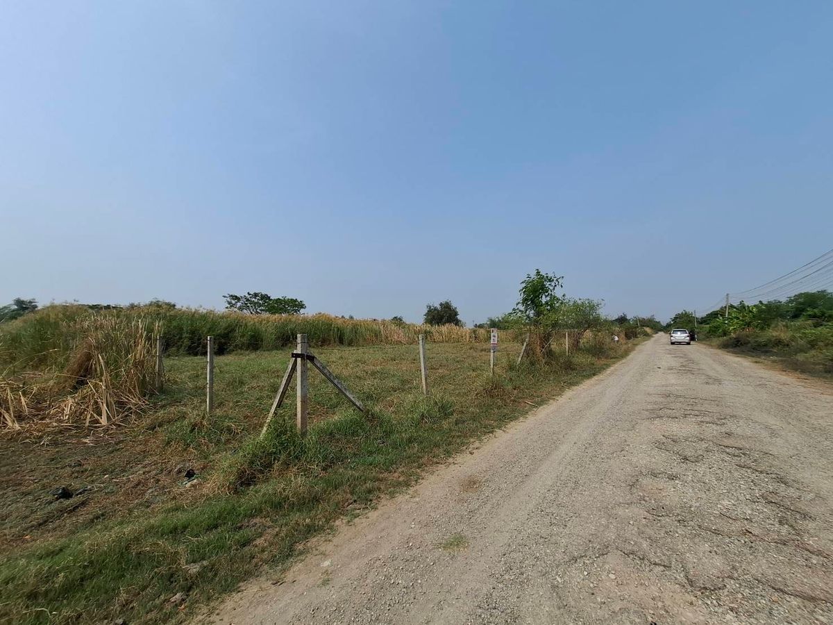 Beautiful land for sale near Ban Laem Krao School, only 5 minutes, Lam Luk Bua Don Tum, Nakhon Pathom 2 Rai @1,300,00, 40 meters wide Beautiful land for sale near Ban Laem Krao School, only 5 minutes, Lam Luk Bua Don Tum, Nakhon Pathom 2 Rai @1,300,00, 40 meters wide